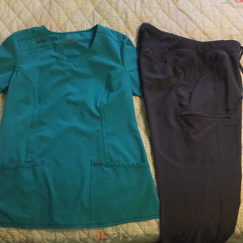 Cherokee infinity scrub set